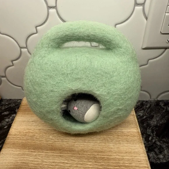 🐰Lovevery Bunnies in Felt Burrow - Picture 2 of 2